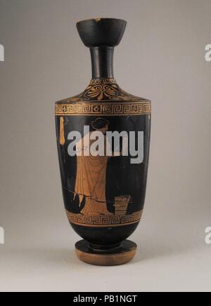 Lekythos. Kultur: Griechisch, Dachboden. Abmessungen: Durchmesser: 3 3/8 x 1 13/16 x 2 3/8 in. (8,6 × 4,6 × 6 cm) Höhe: 8 cm. (21,9 cm). Datum: 2. Quartal 5. Jahrhundert v. Chr.. Museum: Metropolitan Museum of Art, New York, USA. Stockfoto
