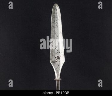 Pfeilspitze (Yanone). Kultur: Japanisch. Abmessungen: L 12. (30,5 cm); L. von Kopf 4 7/8 in. (12,4 cm); W. 1. (2,5 cm); Wt. 2.1 oz. (59,5 g). Datum: 18. Museum: Metropolitan Museum of Art, New York, USA. Stockfoto