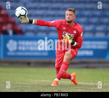 Die Huddersfield Town Ben Hamer während einer Saison Freundschaftsspiel am Kirklees Stadion, Huddersfield. PRESS ASSOCIATION Foto. Bild Datum: Mittwoch, 25. Juli 2018. Photo Credit: Nigel Französisch/PA-Kabel. EDITORIAL NUR VERWENDEN Keine Verwendung mit nicht autorisierten Audio-, Video-, Daten-, Spielpläne, Verein/liga Logos oder "live" Dienstleistungen. On-line-in-Verwendung auf 75 Bilder beschränkt, kein Video-Emulation. Keine Verwendung in Wetten, Spiele oder einzelne Verein/Liga/player Publikationen. Stockfoto