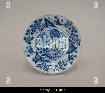 Platte. Kultur: China. Abmessungen: H.1 1/4 in. (3,2 cm); Durchm. Von rim: 8 1/4 in. (21 cm); Durchm. Der Fuß: 4 3/4 in. (12,1 cm). Museum: Metropolitan Museum of Art, New York, USA. Stockfoto