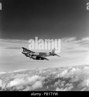 Die britische Royal Air Force De Havilland Mosquito Mk. XVIII, PZ 467, im Flug über Großbritannien, 1945. Dieses Flugzeug wurde der US Navy in 1945 geliefert, als Bu. 91106 registriert, aber war in einem Crash im Jahr 1948 geschrieben. Stockfoto