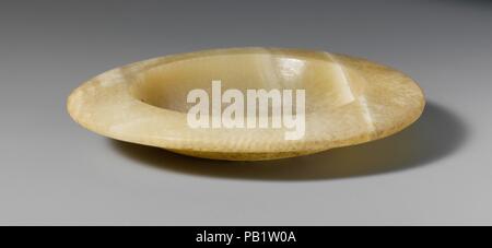 Alabaster Schale. Kultur: Zypriotische. Abmessungen: Durchm.: 3 11/16 in. (9,3 cm). Datum: 4. Jahrhundert v. Chr.?. Museum: Metropolitan Museum of Art, New York, USA. Stockfoto