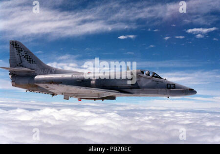 A-4E Skyhawk VC-5 im Flug 1989. Stockfoto