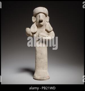 Stehende männliche (?) Figur Holding einen Vogel. Kultur: Zypriotische. Abmessungen: H.8 15/16 in. (22,7 cm). Datum: Ca. 600-480 v. Chr.. Die zylindrische abgeflachten Körper ist handgemacht und solide, Abfackeln in Richtung einer konkaven Sockel. Museum: Metropolitan Museum of Art, New York, USA. Stockfoto