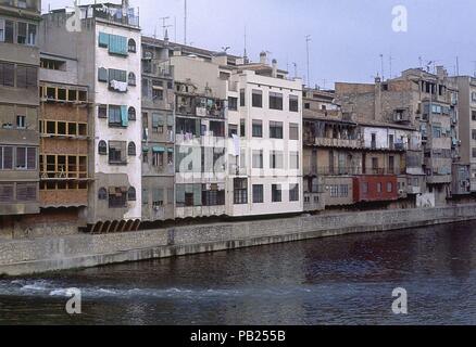 RIO OÑAR EIN SU PASO POR LA CIUDAD. Ort: Außen, SPANIEN. Stockfoto