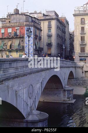 RIO OÑAR EIN SU PASO POR LA CIUDAD. Lage: aussen, Gerona, Spanien. Stockfoto