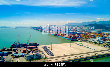 Luftaufnahme von Busan neuen Hafen von Südkorea. Containerschiff in Import Export und Logistik in Busan New Port. Stockfoto