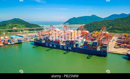 Luftaufnahme von Busan neuen Hafen von Südkorea. Containerschiff in Import Export und Logistik in Busan New Port. Stockfoto