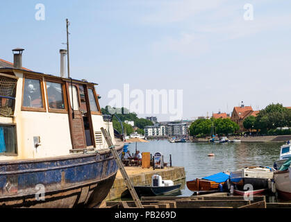 Hafen von Bristol, Instandsetzung ein Boot am underfall Yard, eine Bootswerft. Bristol England Großbritannien Stockfoto