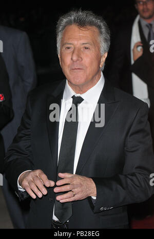 Dustin Hoffman - 20. Ann. Der Palm Springs Film Festival im Palm Springs Convention Center. HoffmanDustin 52 Red Carpet Event, Vertikal, USA, Filmindustrie, Prominente, Fotografie, Bestof, Kunst, Kultur und Unterhaltung, Topix Prominente Fashion/Vertikal, Besten, Event in Hollywood Leben - Kalifornien, Roter Teppich und backstage, USA, Film, Stars, Film Stars, TV Stars, Musik, Promis, Fotografie, Bestof, Kunst, Kultur und Unterhaltung, Topix, vertikal, eine Person, die aus den Jahren 2006 bis 2009, Anfrage tsuni@Gamma-USA.com - drei Viertel Stockfoto