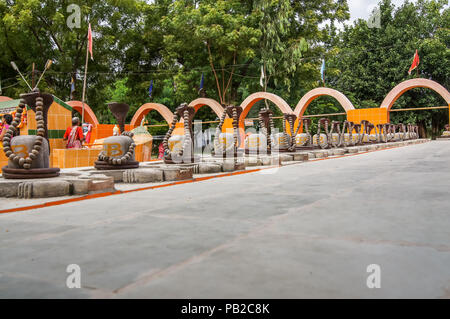 Hindu Gott Shiva der Shivling mit Dekoration der Rudraksh. Shiv Ling mit rudrakhs eingerichtet. Stockfoto