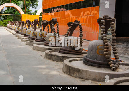 Hindu Gott Shiva der Shivling mit Dekoration der Rudraksh. Shiv Ling mit rudrakhs eingerichtet. Stockfoto