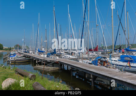 Marina, Segelboote am Pier, Schlei, Kappeln, Landschaft von Angeln, Schleswig-Holstein, Deutschland, Europa Stockfoto