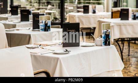 Frühstücksraum des Hotel Lenkerhof, Lenk, Schweiz Stockfoto