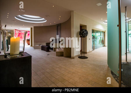 Hotel Cresta Palace, Celerina, Schweiz. Der Saunabereich ist in ein angenehmes natürliches Licht getaucht Stockfoto