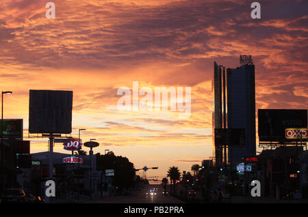 Amanecer de Nuevo Dia de Hermosillo. Contra Luz de la Torre de Hermosillo. Stockfoto