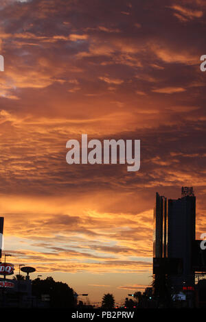 Amanecer de Nuevo Dia de Hermosillo. Contra Luz de la Torre de Hermosillo Stockfoto