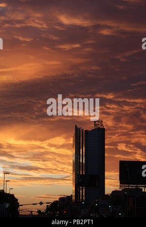 Amanecer de Nuevo Dia de Hermosillo. Contra Luz de la Torre de Hermosillo Stockfoto