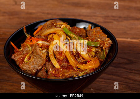 Rindfleisch mit Curry und Gemüse Stockfoto