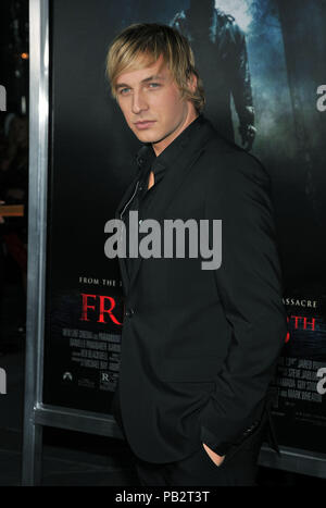 Ryan Hansen - Freitag der 13. Premiere auf der Chinese Theatre in Los Angeles. HansenRyan 18 Red Carpet Event, Vertikal, USA, Filmindustrie, Prominente, Fotografie, Bestof, Kunst, Kultur und Unterhaltung, Topix Prominente Fashion/Vertikal, Besten, Event in Hollywood Leben - Kalifornien, Roter Teppich und backstage, USA, Film, Stars, Film Stars, TV Stars, Musik, Promis, Fotografie, Bestof, Kunst, Kultur und Unterhaltung, Topix, vertikal, eine Person, die aus den Jahren 2006 bis 2009, Anfrage tsuni@Gamma-USA.com - drei Viertel Stockfoto