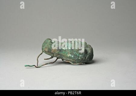 Spider Ornament. Kultur: Moche (Loma Negra). Abmessungen: H x B: 1 9/16 x 2 3/4 in. (3,9 x 7 cm). Datum: 390-450. Museum: Metropolitan Museum of Art, New York, USA. Stockfoto