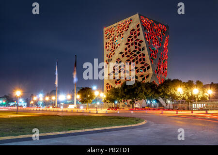 Centro Cívico del Bicentenario (200 Civic Center) bei Nacht, Provinz Córdoba Regierung - Cordoba, Argentinien Stockfoto