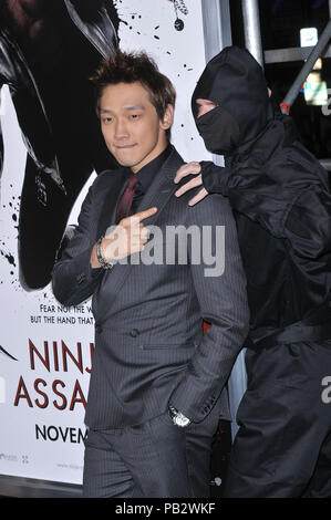 Regen - ninja assassin Raizo Premiere auf GraumanÕs Chinese Theatre in Los Angeles. Regen Raizo 28 Red Carpet Event, Vertikal, USA, Filmindustrie, Prominente, Fotografie, Bestof, Kunst, Kultur und Unterhaltung, Topix Prominente Fashion/Vertikal, Besten, Event in Hollywood Leben - Kalifornien, Roter Teppich und backstage, USA, Film, Stars, Film Stars, TV Stars, Musik, Promis, Fotografie, Bestof, Kunst, Kultur und Unterhaltung, Topix, vertikal, eine Person, die aus den Jahren 2006 bis 2009, Anfrage tsuni@Gamma-USA.com - drei Viertel Stockfoto