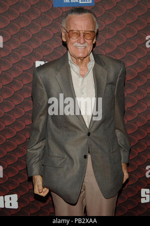 Stan Lee - Spike TV Scream Awards 2008 im Griechischen Theater in Los Angeles. StanLee 77A Red Carpet Event, Vertikal, USA, Filmindustrie, Prominente, Fotografie, Bestof, Kunst, Kultur und Unterhaltung, Topix Prominente Fashion/Vertikal, Besten, Event in Hollywood Leben - Kalifornien, Roter Teppich und backstage, USA, Film, Stars, Film Stars, TV Stars, Musik, Promis, Fotografie, Bestof, Kunst, Kultur und Unterhaltung, Topix, vertikal, eine Person, die aus den Jahren 2006 bis 2009, Anfrage tsuni@Gamma-USA.com - drei Viertel Stockfoto