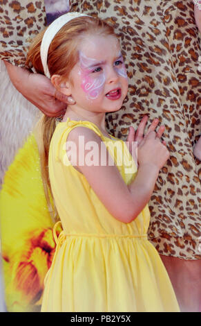 Brooke Shields, die Tochter von Horton hört ein Hu! Premiere an der Westwood Theatre in Los Angeles. Drei Viertel der Z-Horton 030 Red Carpet Event, Vertikal, USA, Filmindustrie, Prominente, Fotografie, Bestof, Kunst, Kultur und Unterhaltung, Topix Prominente Fashion/Vertikal, Besten, Event in Hollywood Leben - Kalifornien, Roter Teppich und backstage, USA, Film, Stars, Film Stars, TV Stars, Musik, Promis, Fotografie, Bestof, Kunst, Kultur und Unterhaltung, Topix, vertikal, eine Person, die aus den Jahren 2006 bis 2009, Anfrage tsuni@Gamma-USA.com - drei Viertel Stockfoto