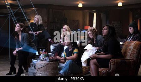 Erscheinungsdatum: Juni 8, 2018 Title: Ocean's Acht oder Ocean's 8 STUDIO: räucherei Bilder Regie: Gary Ross PLOT: Debbie Ozean sammelt eine all-female-Crew eine unmögliche heist Im jährlichen New Yorker Met Gala zu versuchen. STARRING: Sandra Bullock, Cate Blanchett, Anne Hathaway. (Credit: räucherei Bilder/Unterhaltung Bilder) Stockfoto