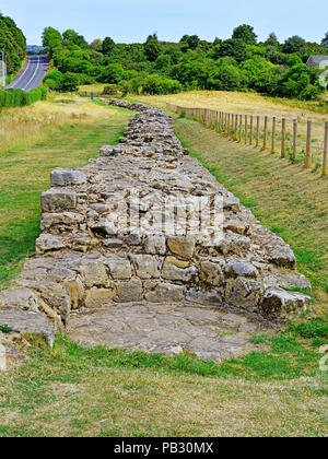 Römische Mauer in heddon an der Wand vorne nach hinten Foto stapeln Stockfoto