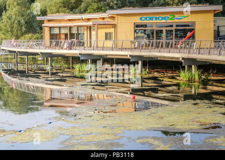 Die Promenade an Rushden Seen Stockfoto