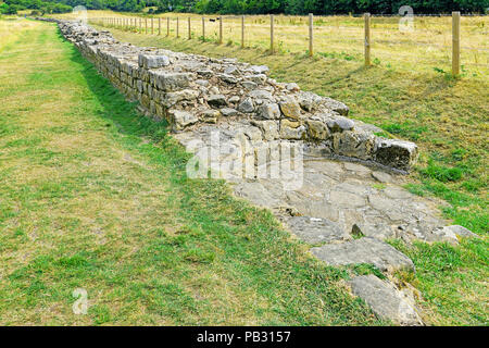 Römische Mauer in heddon an der Wand vorne nach hinten Foto stapeln Stockfoto