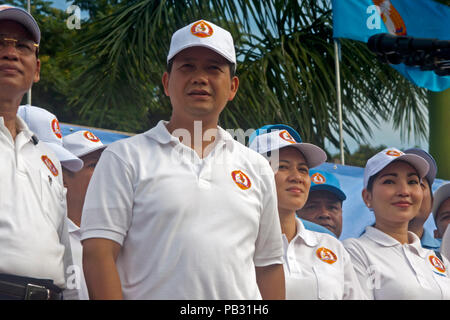 Hun Manet, Premierminister Hun Sen's ältester Sohn, besucht eine Kambodschanische Volkspartei Kundgebung in Kampong Chan, Kambodscha. Stockfoto