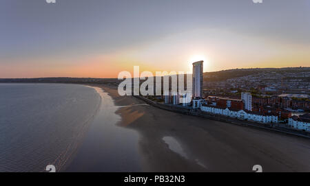 Dämmerung auf die Bucht von Swansea Stockfoto