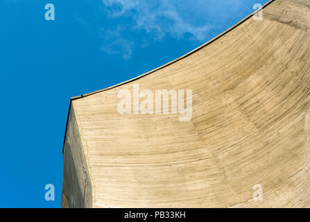 Architektonisches Detail aus cocrete Wand am Goetheanum in Dornach, Schweiz Stockfoto