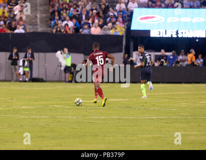 East Rutherford, NJ - 25. Juli 2018: Daniel Sturridge (15) des FC Liverpool steuert Kugel während der ICC-Spiel gegen Manchester City an MetLife Stadium Liverpool gewann 2 - 1 Stockfoto