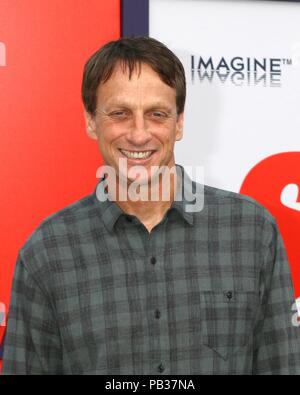 Los Angeles, CA, USA. 25. Juli, 2018. Tony Hawk in der Ankunftshalle für der Spion, der entleerte mich Premiere, Fox Theatre, Westwood Village, Los Angeles, CA 25. Juli 2018. Credit: Priscilla Grant/Everett Collection/Alamy leben Nachrichten Stockfoto