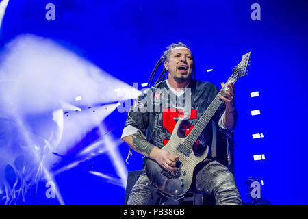 San Diego, Kalifornien, USA. 26. Juli, 2018. ZOLTAN BATHORY Five Finger Death Punch führt an der Matratze fest Amphitheater in Chula Vista, Kalifornien am Juli 25, 2018 Credit: Marissa Carter/ZUMA Draht/Alamy leben Nachrichten Stockfoto