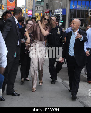 NEW YORK, NY 26. Juli: Lauren Cohan an Guten Morgen Amerika gesehen, während Ihr neuer Film Meile 22 Förderung und The Walking Dead in New York City am 26. Juli 2018. Credit: RW/MediaPunch Stockfoto