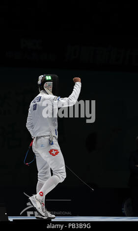 Wuxi in der chinesischen Provinz Jiangsu. 26. Juli, 2018. Benjamin Steffen feiert zählen während epee Finale gegen Südkorea an die Fecht-WM in Wuxi das Team der Männer, der ostchinesischen Provinz Jiangsu, 26. Juli 2018. Die Schweiz gewann 36-31. Credit: Li Bo/Xinhua/Alamy leben Nachrichten Stockfoto