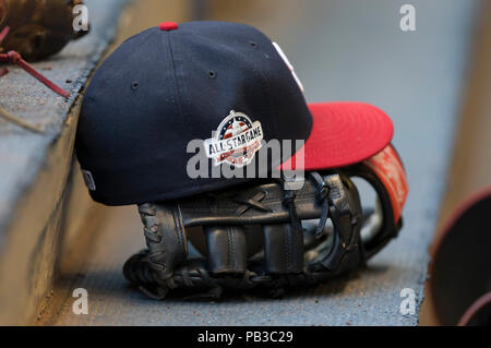 Milwaukee, WI, USA. 24. Juli, 2018. Washington Angehörigen hat die Anzeige der All-Star-Logo während des Major League Baseball Spiel zwischen den Milwaukee Brewers und die Washington Angehörigen am Miller Park in Milwaukee, WI. John Fisher/CSM/Alamy leben Nachrichten Stockfoto