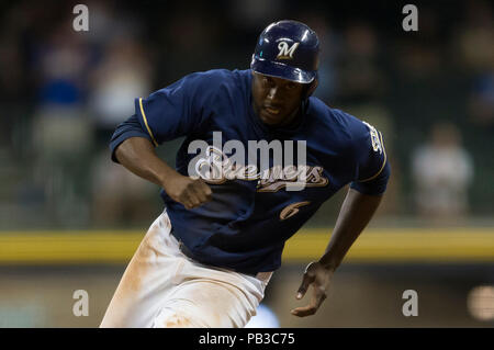 Milwaukee, WI, USA. 24. Juli, 2018. Milwaukee Brewers Mittelfeldspieler Lorenzo Kain #6 in Aktion während der Major League Baseball Spiel zwischen den Milwaukee Brewers und die Washington Angehörigen am Miller Park in Milwaukee, WI. John Fisher/CSM/Alamy leben Nachrichten Stockfoto