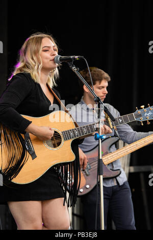 Edmonton, Alberta, Kanada. 25. Juli, 2018. Canadian Country Music Recording Artist Olivia Rose Blatt gesehen bei Geschmack von Edmonton, Alberta Gesetzgebung. Credit: Ron Palmer/SOPA Images/ZUMA Draht/Alamy leben Nachrichten Stockfoto