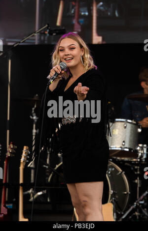 Edmonton, Alberta, Kanada. 25. Juli, 2018. Canadian Country Music Recording Artist Olivia Rose Blatt gesehen bei Geschmack von Edmonton, Alberta Gesetzgebung. Credit: Ron Palmer/SOPA Images/ZUMA Draht/Alamy leben Nachrichten Stockfoto