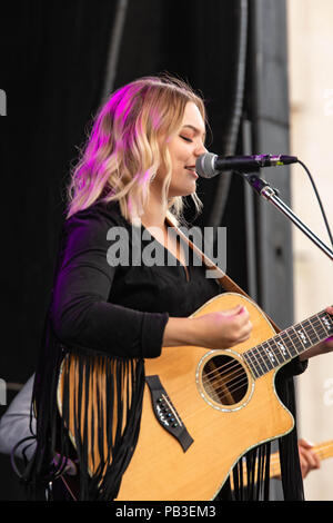Edmonton, Alberta, Kanada. 25. Juli, 2018. Canadian Country Music Recording Artist Olivia Rose Blatt gesehen bei Geschmack von Edmonton, Alberta Gesetzgebung. Credit: Ron Palmer/SOPA Images/ZUMA Draht/Alamy leben Nachrichten Stockfoto