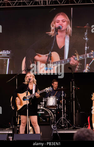 Edmonton, Alberta, Kanada. 25. Juli, 2018. Canadian Country Music Recording Artist Olivia Rose Blatt gesehen bei Geschmack von Edmonton, Alberta Gesetzgebung. Credit: Ron Palmer/SOPA Images/ZUMA Draht/Alamy leben Nachrichten Stockfoto