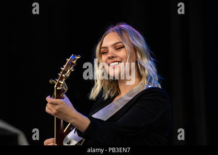 Edmonton, Alberta, Kanada. 25. Juli, 2018. Canadian Country Music Recording Artist Olivia Rose Blatt gesehen bei Geschmack von Edmonton, Alberta Gesetzgebung. Credit: Ron Palmer/SOPA Images/ZUMA Draht/Alamy leben Nachrichten Stockfoto