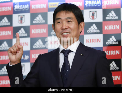 Tokio, Japan. 26. Juli, 2018. Neu ernannten Japanischen Fußball-Nationalmannschaft Haupttrainer Hajime Moriyasu stellt für Foto auf einer Pressekonferenz in Tokio onThursday, 26. Juli 2018. Moriyasu verwaltet auch Japan's Olympic Team. Credit: Yoshio Tsunoda/LBA/Alamy leben Nachrichten Stockfoto