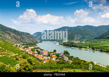 Spitz, Österreich, Blick auf die Donau aus Ruinen der Burg Hinterhaus. Stockfoto